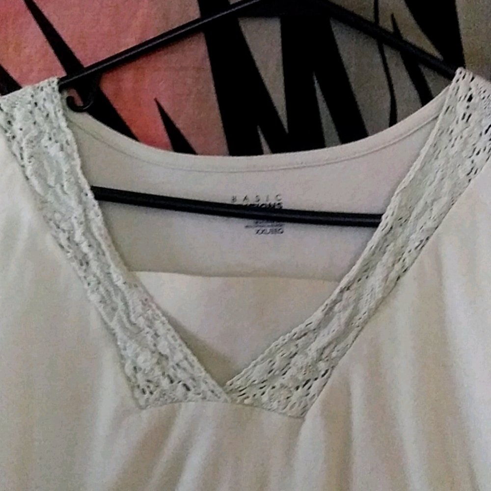 XL womens BE pea green short sleeved top.